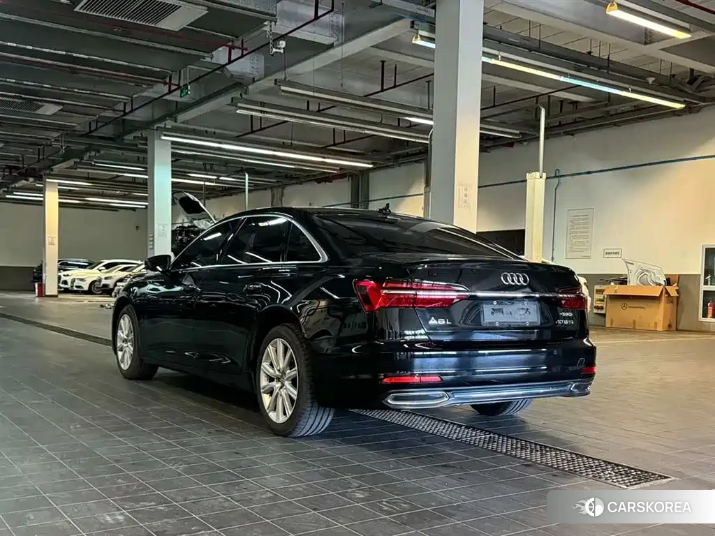 Audi A6L 2021 Черный из Китая, фото 3