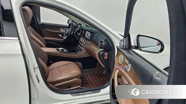 Mercedes-Benz E-Class W213 2018 Белый из Кореи, фото 3