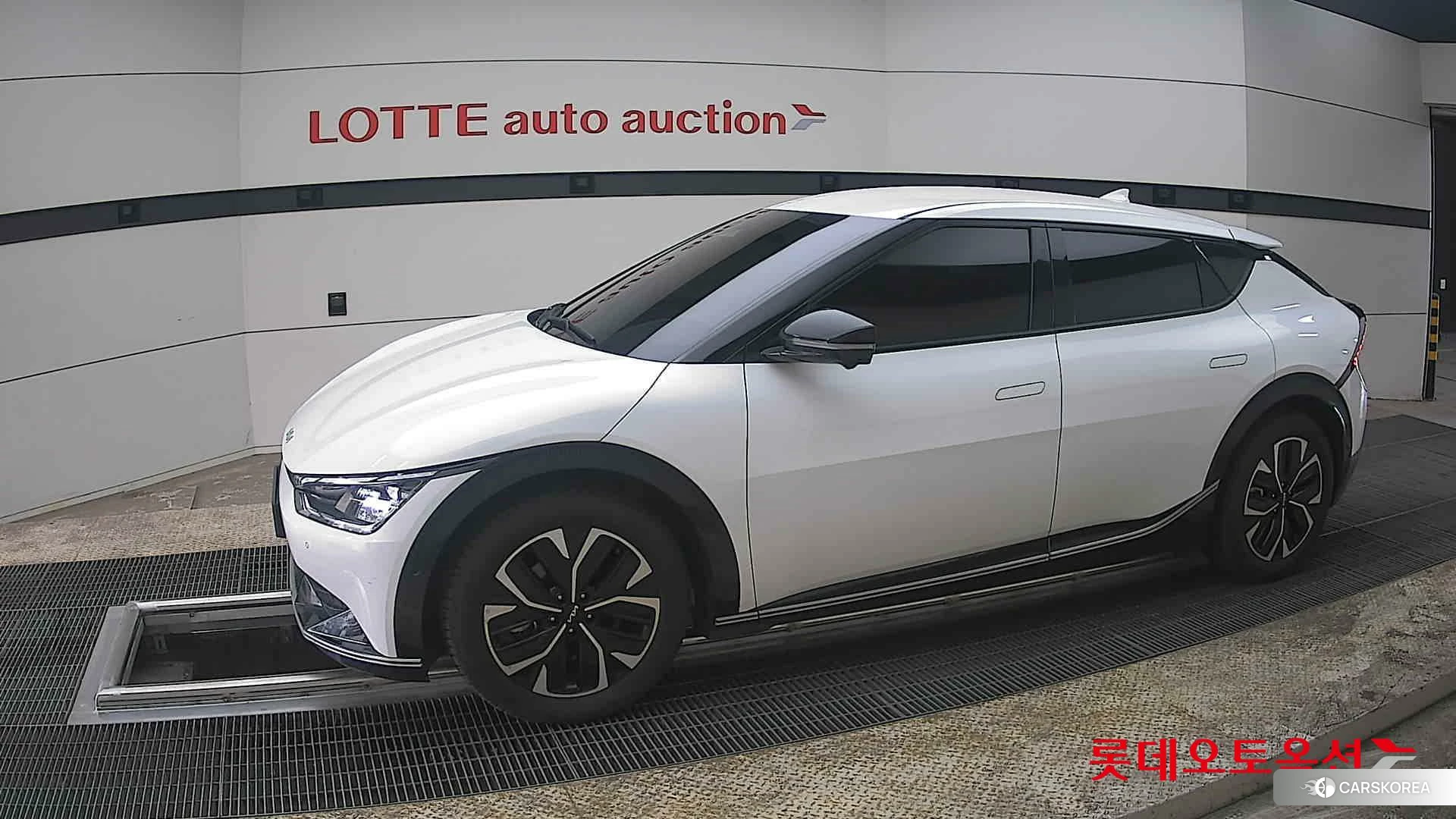 Kia EV6 2022 Snow White Pearl из Кореи, фото 3