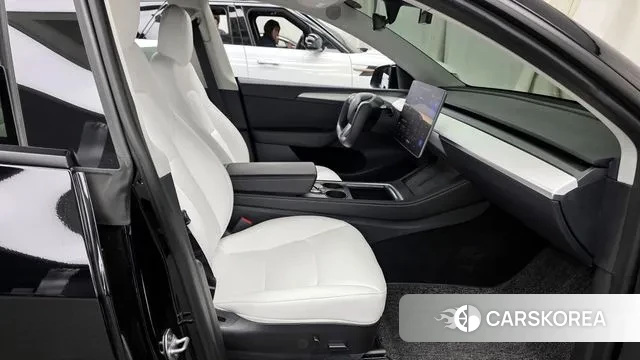 Tesla Model Y 2023 Черный из Кореи, фото 3