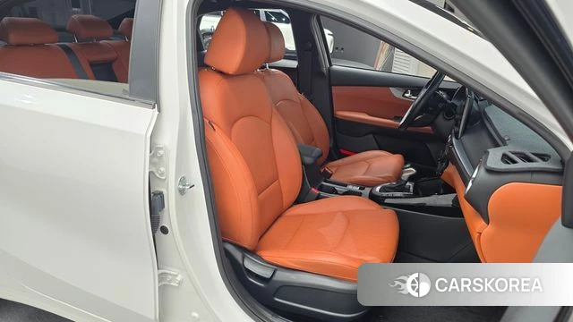 Kia The New K3 2nd generation 2024 Белый из Кореи, фото 3