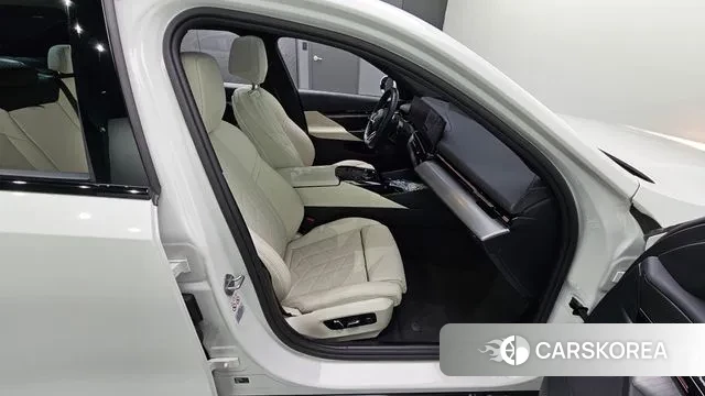 BMW 5 Series (G60) 2024 Белый из Кореи, фото 3