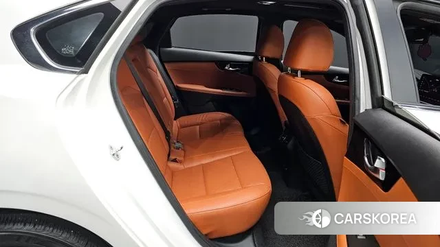 Kia The New K3 2nd generation 2021 Белый из Кореи, фото 3