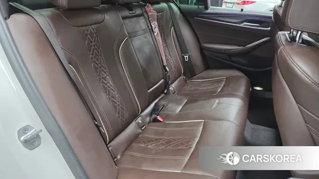 BMW 5 Series (G30) 2023 Белый из Кореи, фото 3