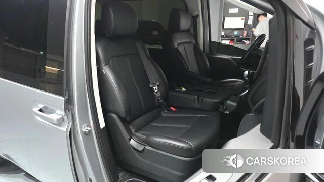 Hyundai Staria 2023 Серебристо-серый из Кореи, фото 3