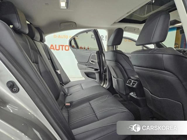 Lexus ES300h 7th generation 2025 Серебристо-серый из Кореи, фото 3
