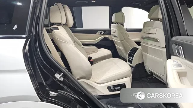 BMW X7 (G07) 2023 Белый из Кореи, фото 3