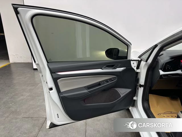 Volkswagen Golf 2021 Белый из Китая, фото 3