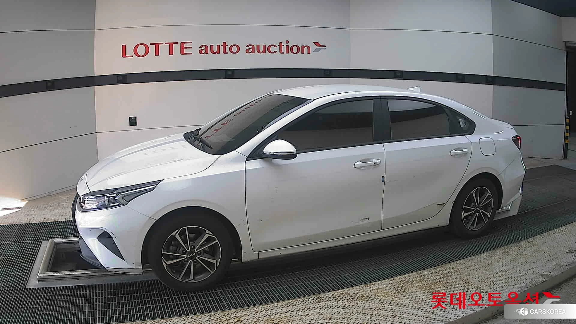 Kia K3 2022 Snow White Pearl из Кореи, фото 3