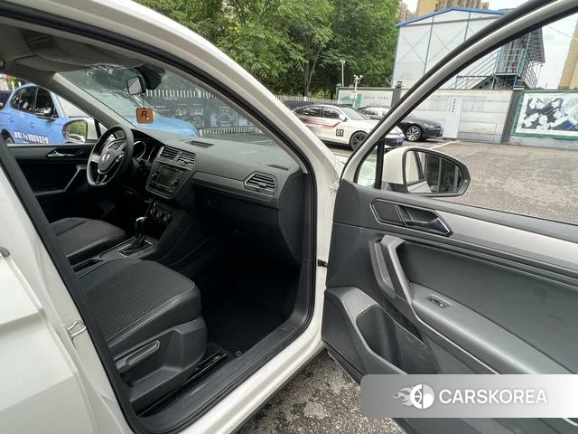 Volkswagen Tiguan L 2021 Белый из Китая, фото 3