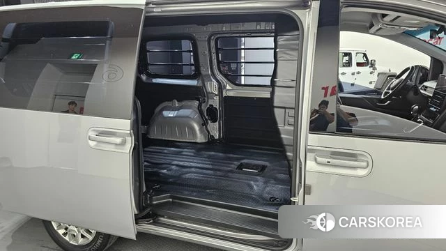 Hyundai Staria 2023 Серебристо-серый из Кореи, фото 3