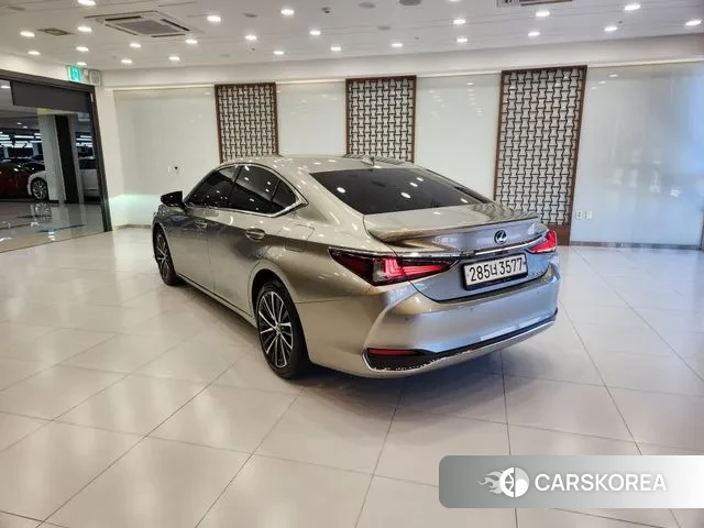 Lexus ES300h 7th generation 2021 Серый из Кореи, фото 3
