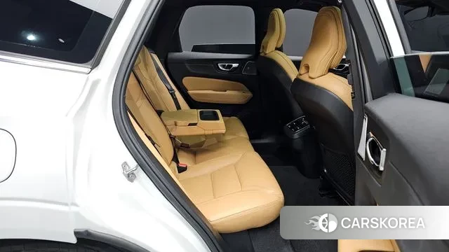 Volvo XC60 second Generation 2021 Белый из Кореи, фото 3