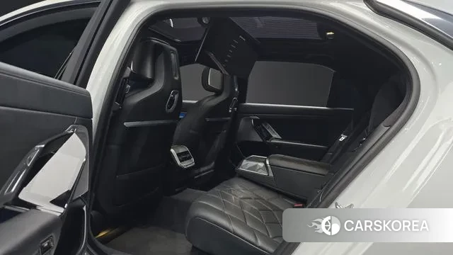 BMW 7 Series (G70) 2022 Белый из Кореи, фото 3