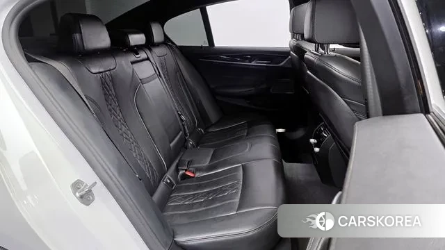 BMW 5 Series (G30) 2021 Белый из Кореи, фото 3