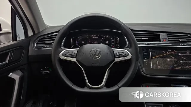 Volkswagen Tiguan second Generation 2024 Белый из Кореи, фото 3