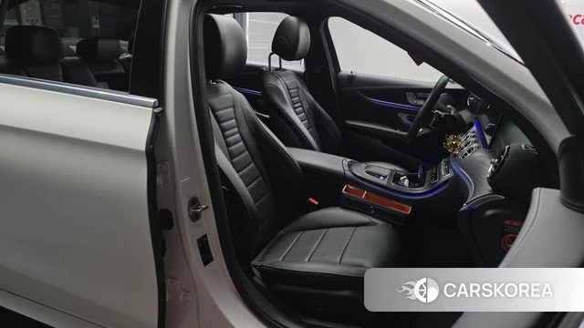 Mercedes-Benz E-Class W213 2023 Белый из Кореи, фото 3