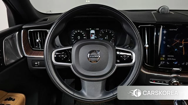 Volvo XC60 second Generation 2021 Белый из Кореи, фото 3