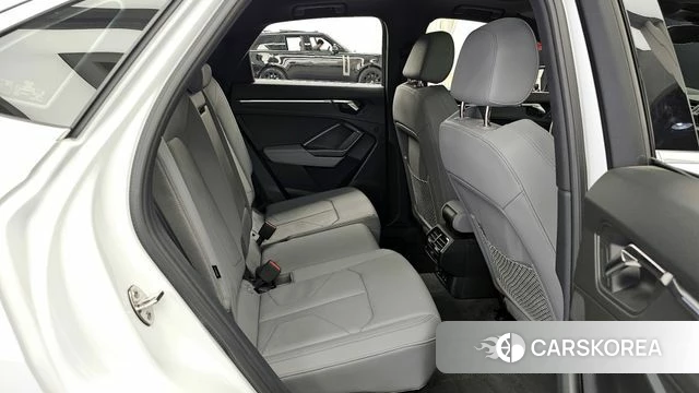 Audi Q3 (F3) 2023 Белый из Кореи, фото 3