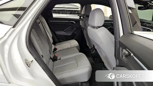 Audi Q3 (F3) 2022 Белый из Кореи, фото 3