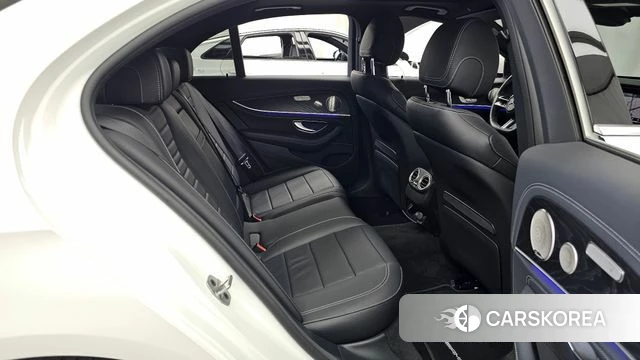 Mercedes-Benz E-Class W213 2023 Белый из Кореи, фото 3