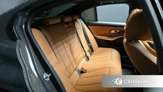 BMW 3 Series (G20) 2025 Серебристо-серый из Кореи, фото 3