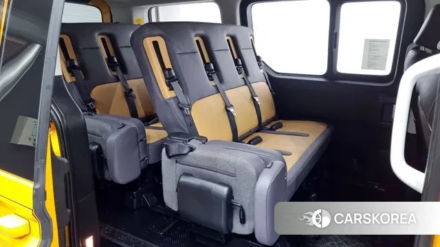 Hyundai Staria 2024 Желтый из Кореи, фото 3