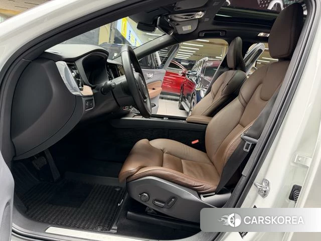 Volvo XC60 2021 Белый из Китая, фото 3
