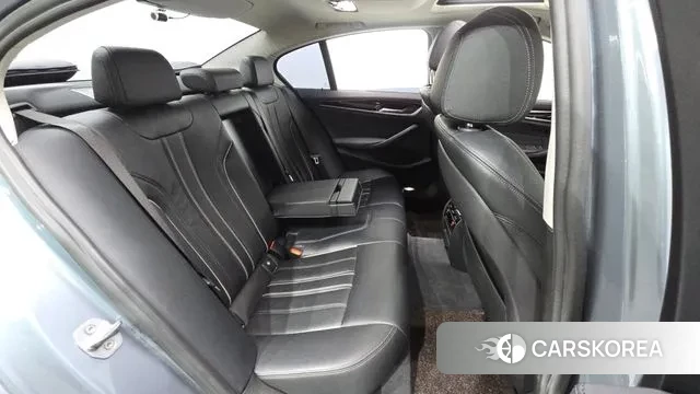 BMW 5 Series (G30) 2018 Серебристо-серый из Кореи, фото 3