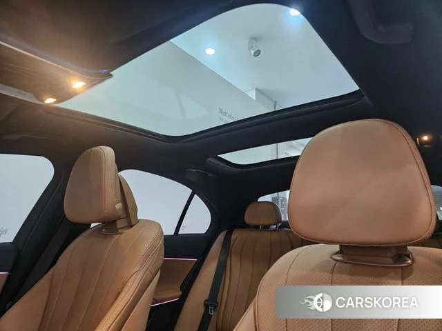 Mercedes-Benz E-Class W214 2025 Цвет галактики из Кореи, фото 3