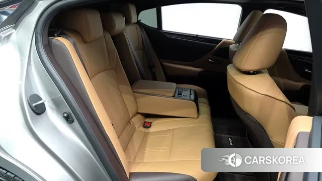 Lexus ES300h 7th generation 2021 Серебристо-серый из Кореи, фото 3