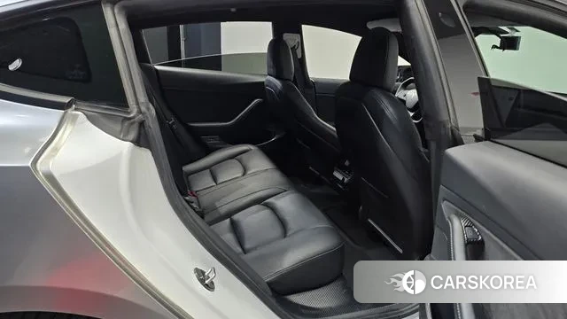 Tesla Model 3 2021 Серебристо-серый из Кореи, фото 3