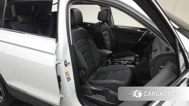 Volkswagen Tiguan Allspace 2020 Белый из Кореи, фото 3