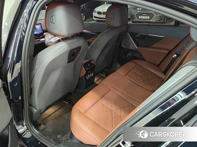 BMW 5 Series (G60) 2025 Черный из Кореи, фото 3