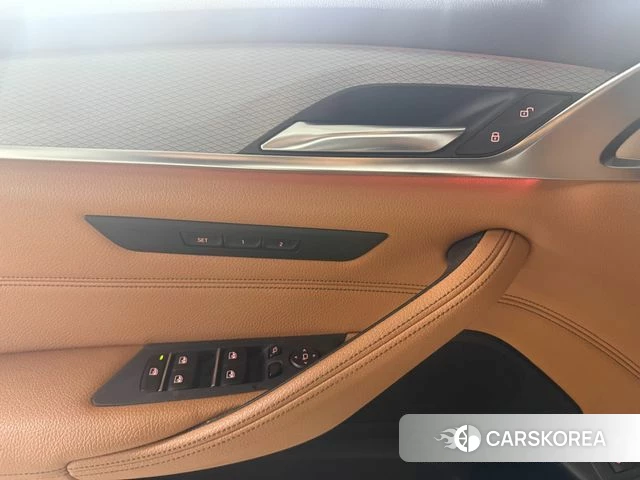 BMW 5 Series (G30) 2018 Белый из Кореи, фото 3