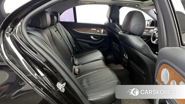 Mercedes-Benz E-Class W213 2018 Черный из Кореи, фото 3