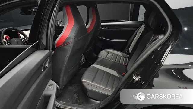 Volkswagen Golf 8th Generation 2024 Черный из Кореи, фото 3