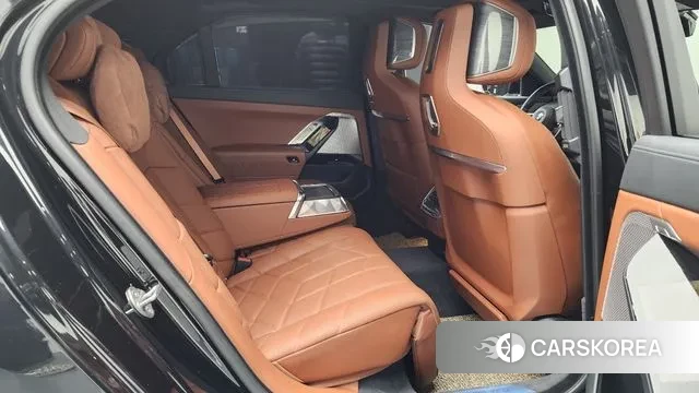 BMW 7 Series (G70) 2024 Черный из Кореи, фото 3