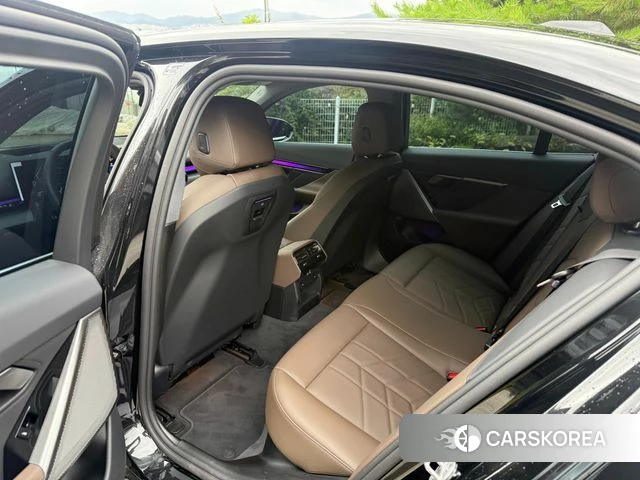 BMW 5 Series (G60) 2025 Черный из Кореи, фото 3