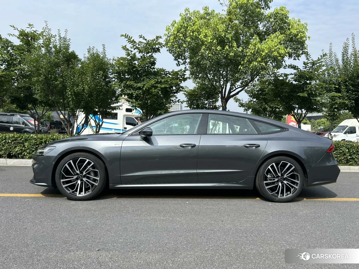 Audi A7 2023 Темно-серый из Китая, фото 3