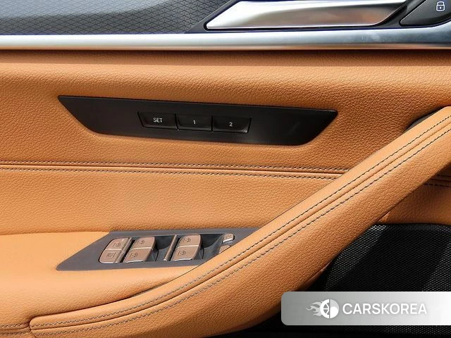 BMW 5 Series (G30) 2023 Белый из Кореи, фото 3