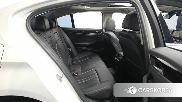 BMW 5 Series (G30) 2018 Белый из Кореи, фото 3