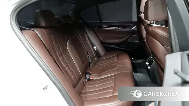 BMW 5 Series (G30) 2023 Белый из Кореи, фото 3