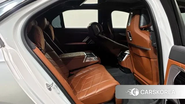 BMW 7 Series (G70) 2023 Белый из Кореи, фото 3