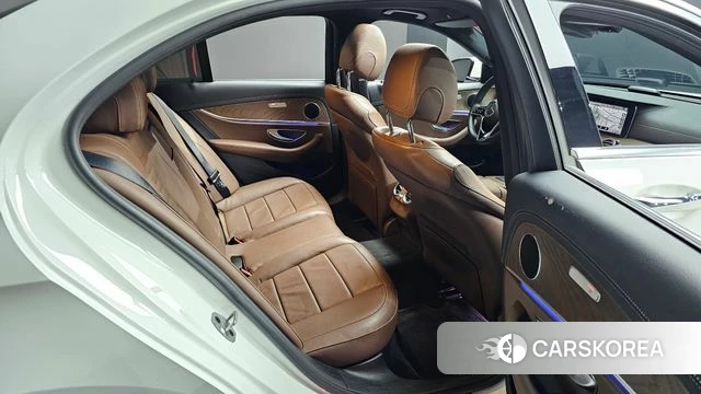 Mercedes-Benz E-Class W213 2022 Белый из Кореи, фото 3