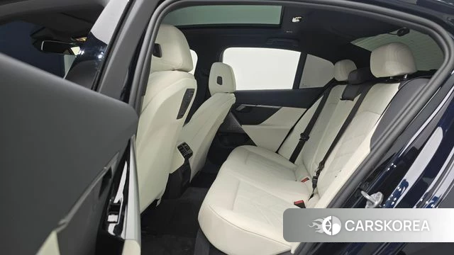 BMW 5 Series (G60) 2025 Черный из Кореи, фото 3