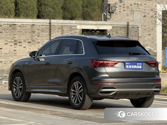 Audi Q3 2021 Темно-серый из Китая, фото 3