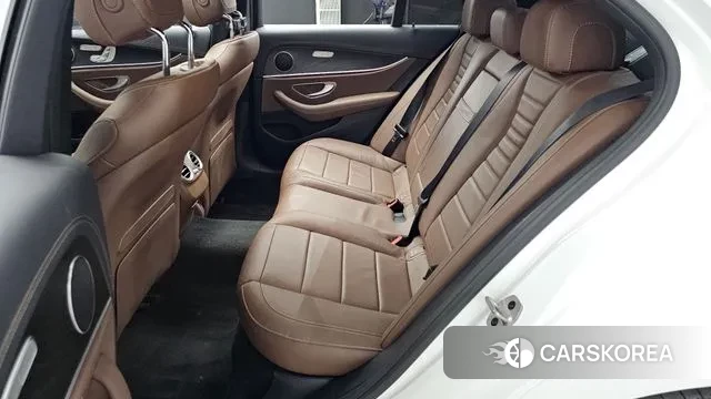 Mercedes-Benz E-Class W213 2023 Белый из Кореи, фото 3