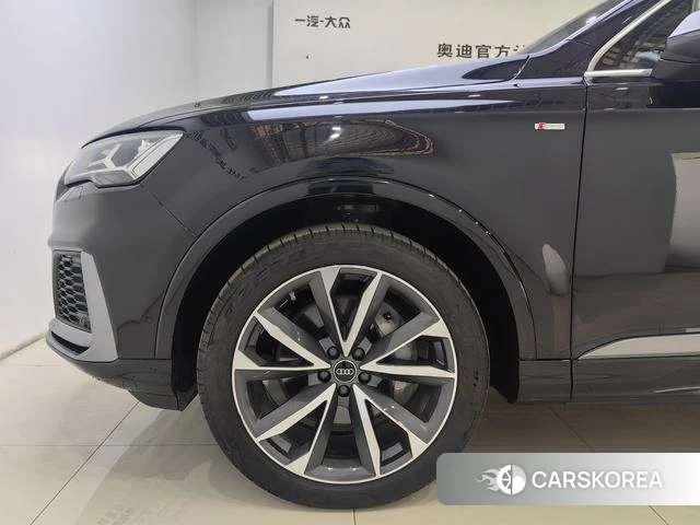 Audi Q7 2022 Черный из Китая, фото 3