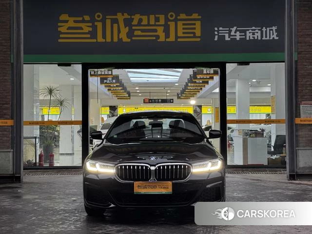 BMW 5 series 2023 Черный из Китая, фото 3
